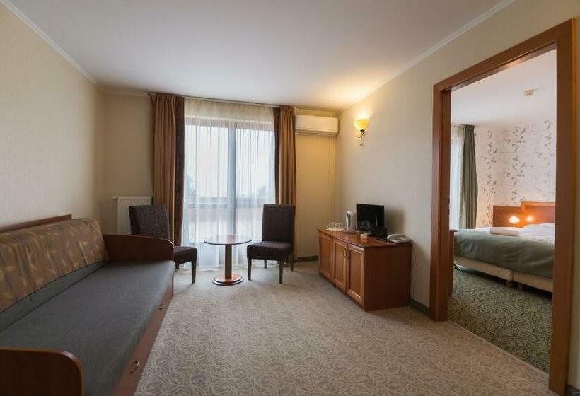 패밀리 아파트, Narád