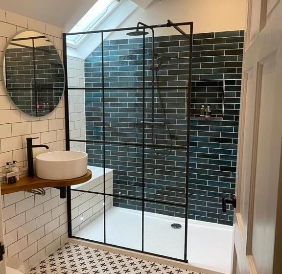 غرفة سوبيريور, Tynycornel