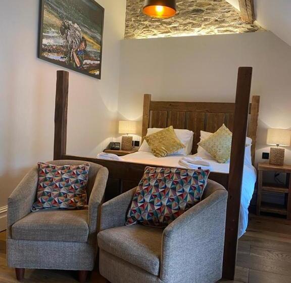 غرفة سوبيريور, Tynycornel