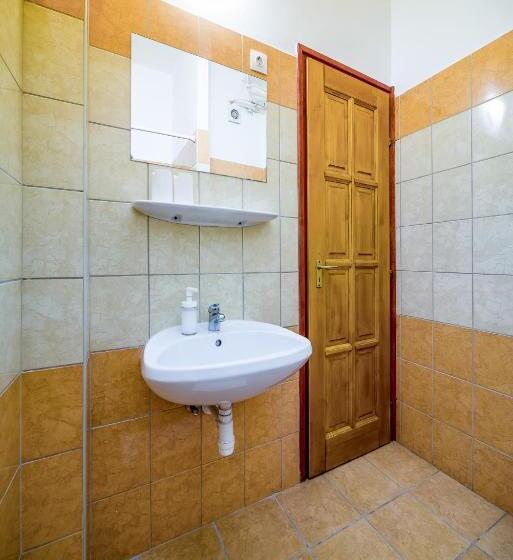 חדר משפחתי, Lipicai Hotel és étterem