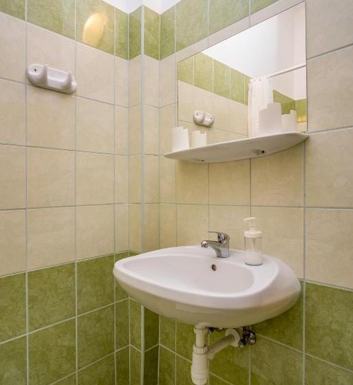 חדר משפחתי, Lipicai Hotel és étterem