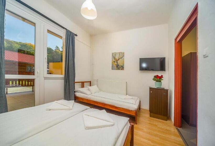 חדר משפחתי, Lipicai Hotel és étterem