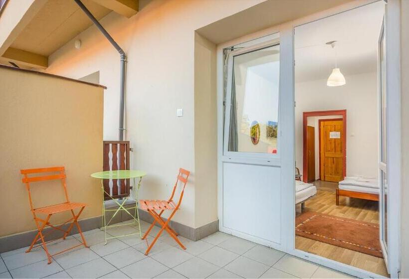 חדר משפחתי, Lipicai Hotel és étterem