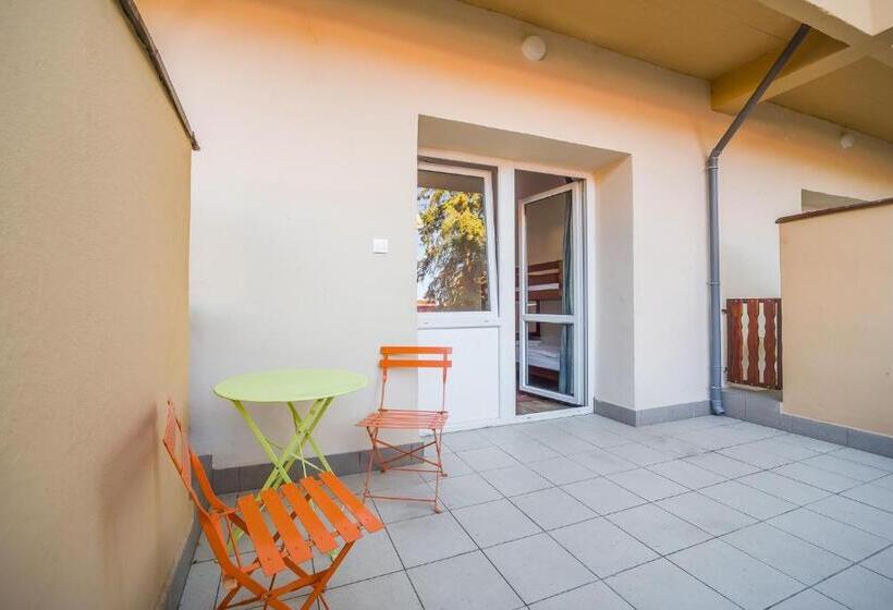 חדר משפחתי, Lipicai Hotel és étterem