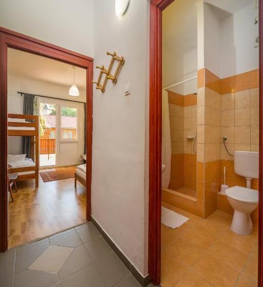 غرفة عائلية, Lipicai Hotel és étterem