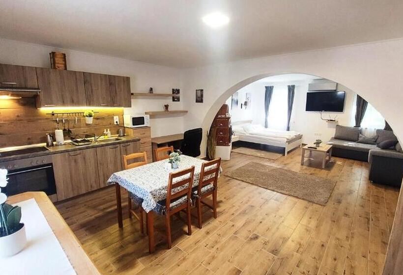 דירת חדר סופריור, Lipicai Hotel és étterem