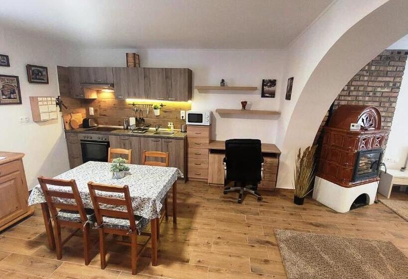 דירת חדר סופריור, Lipicai Hotel és étterem