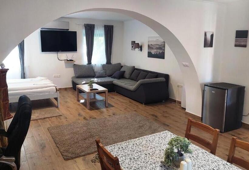 דירת חדר סופריור, Lipicai Hotel és étterem