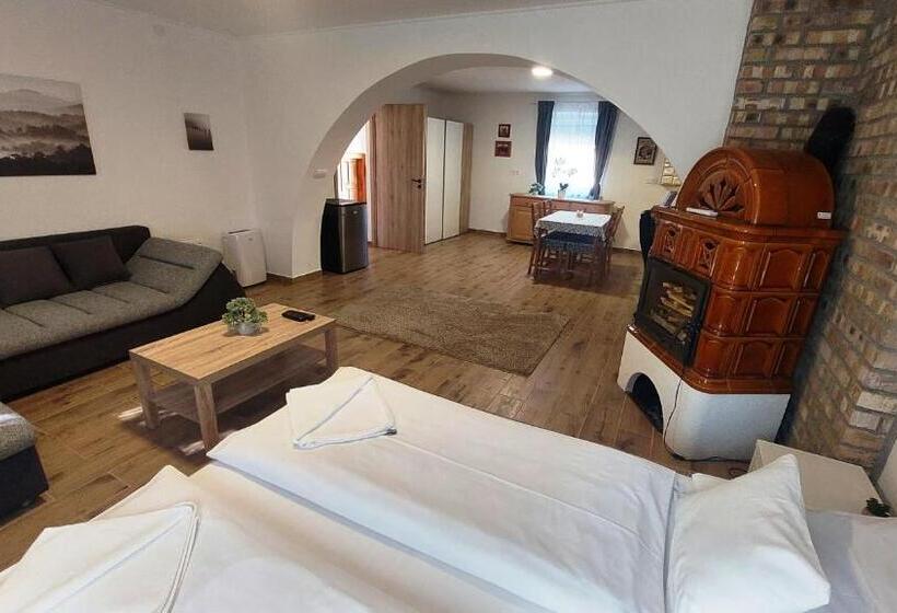 דירת חדר סופריור, Lipicai Hotel és étterem