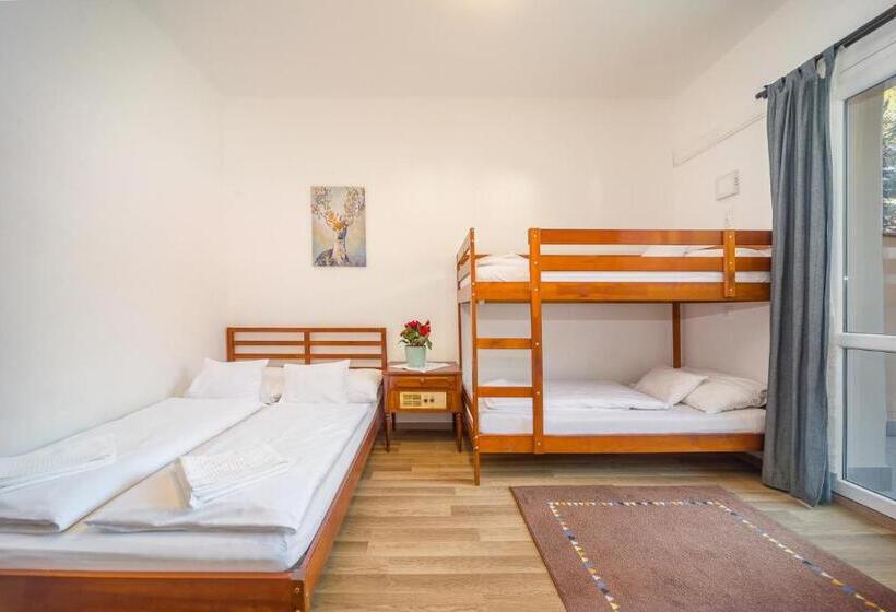 חדר משפחתי, Lipicai Hotel és étterem