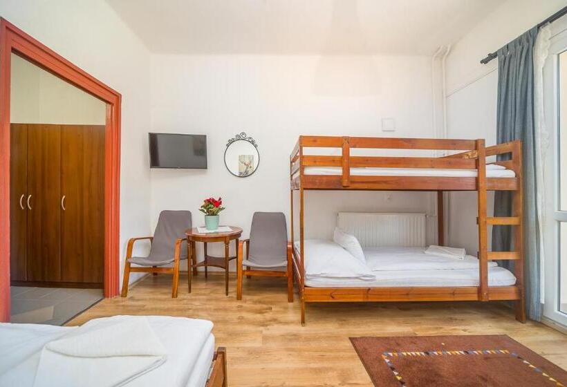 غرفة عائلية, Lipicai Hotel és étterem