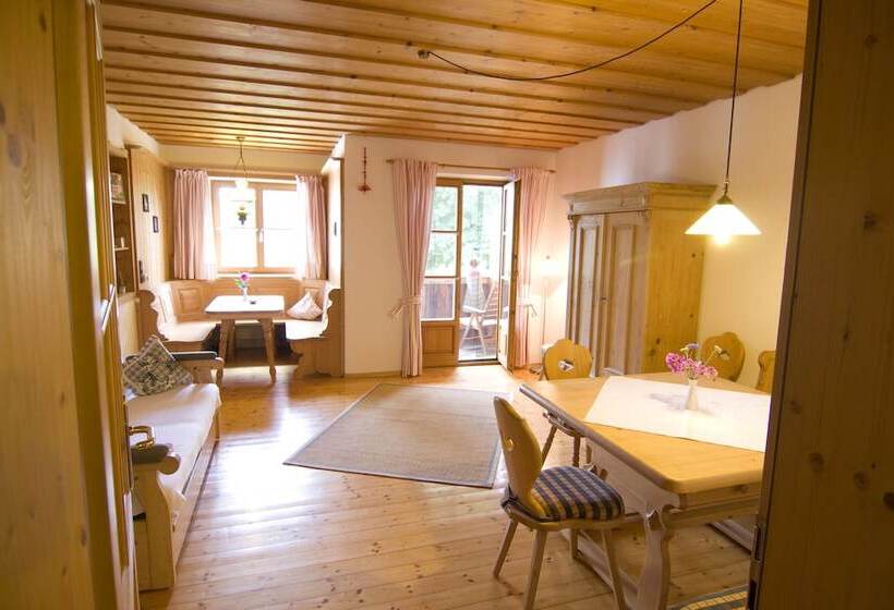 2-Bedroom Classic Apartment, Gut Grasleiten