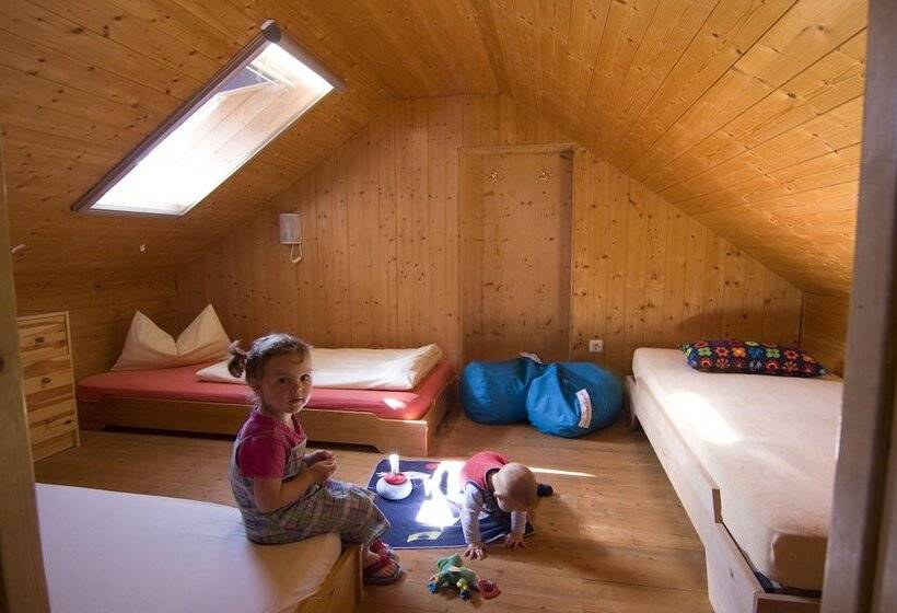 2-Bedroom Classic Apartment, Gut Grasleiten