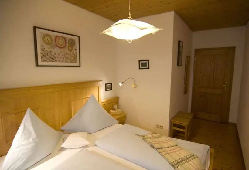 2-Bedroom Classic Apartment, Gut Grasleiten