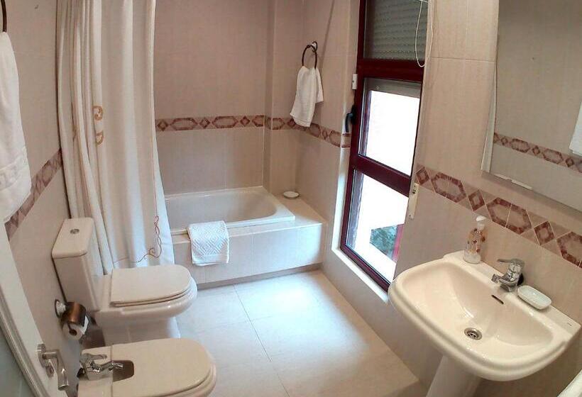 غرفة قياسية مزوَّدة بتراس, Somo Surfskate Hostel