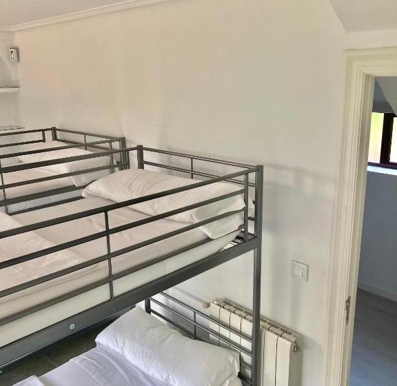 غرفة عائلية, Somo Surfskate Hostel