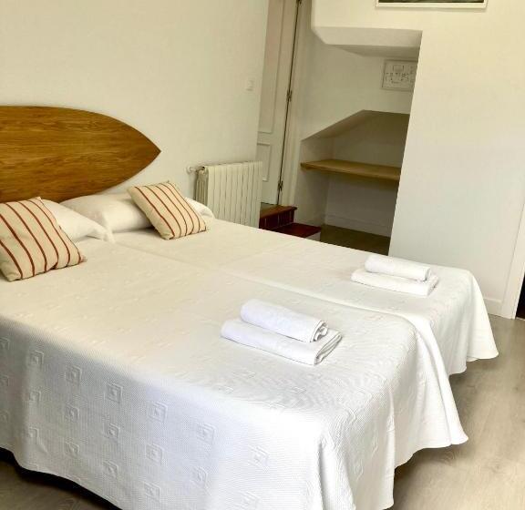 غرفة عائلية, Somo Surfskate Hostel