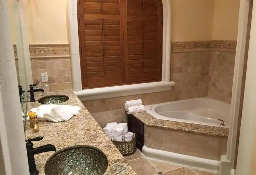 キングサイズベッドのデラックススイート, Thorn Hill Vineyards Villa Suites