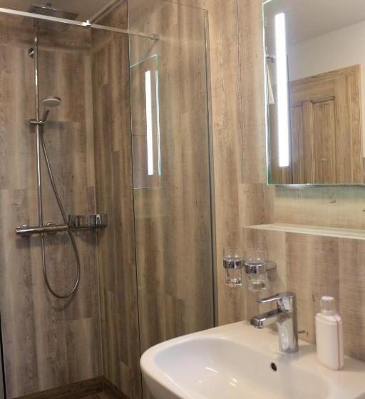 スタンダード４人部屋, Wachbergbaude