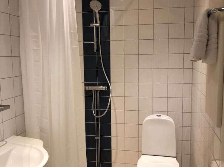 Семейный Номер, Kroppefjäll B&b
