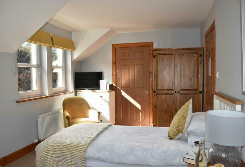 غرفة قياسية, Killoran House