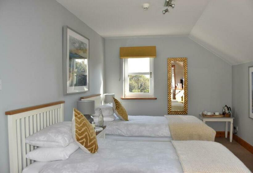 غرفة قياسية, Killoran House