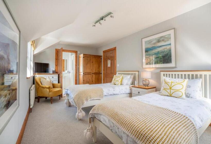 غرفة قياسية, Killoran House