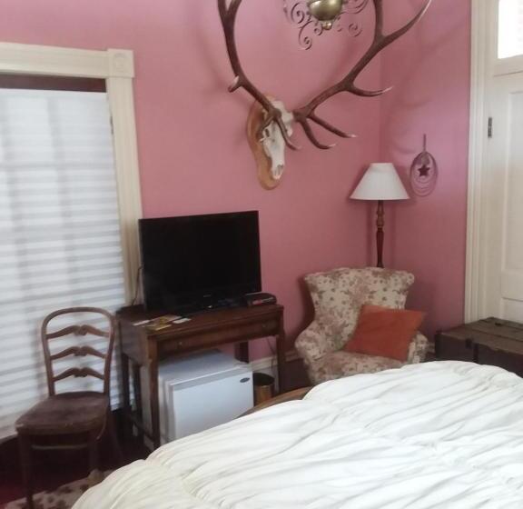 غرفة قياسية حمام مشترك, The Mays Place Bed And Breakfast