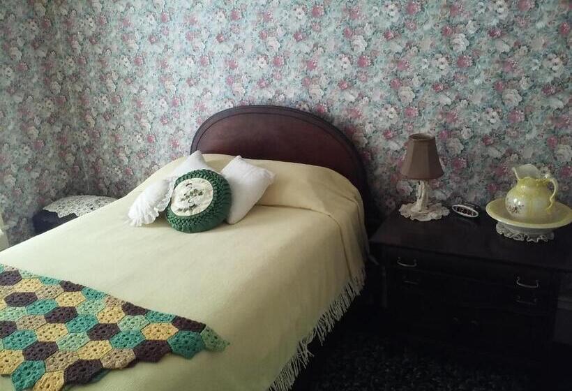 غرفة قياسية حمام مشترك, The Mays Place Bed And Breakfast