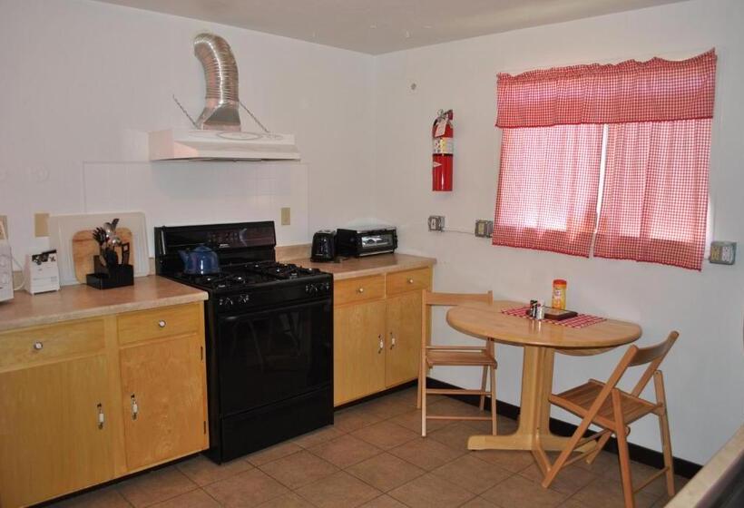 Bungalow Rodzinny, Aspen Inn