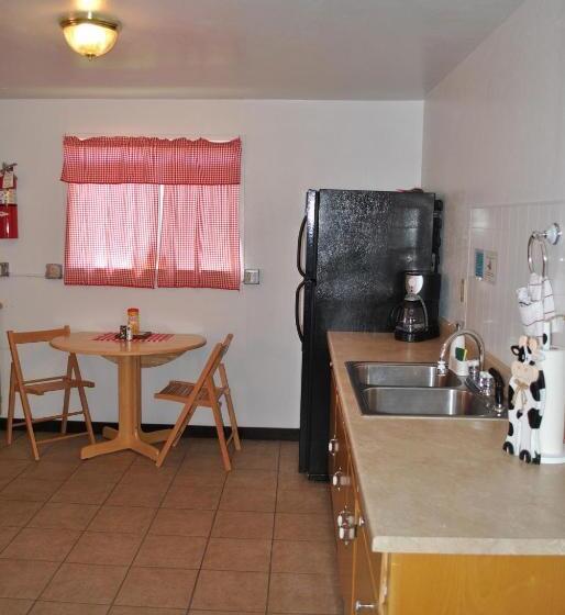 Bungalow Rodzinny, Aspen Inn