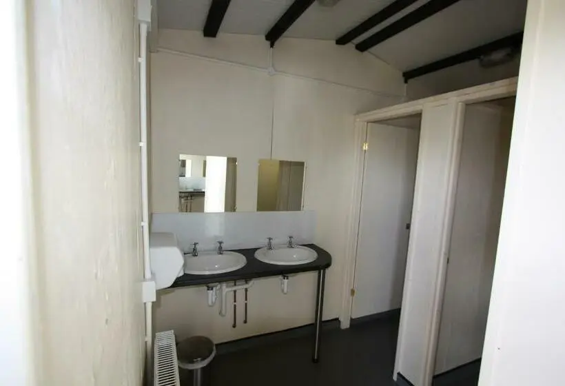 ルームシェアのワンベッド, The White Horse Inn Bunkhouse