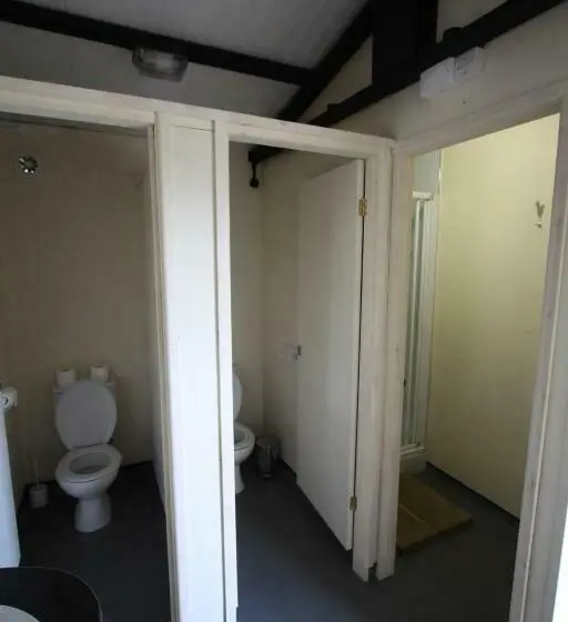 ルームシェアのワンベッド, The White Horse Inn Bunkhouse