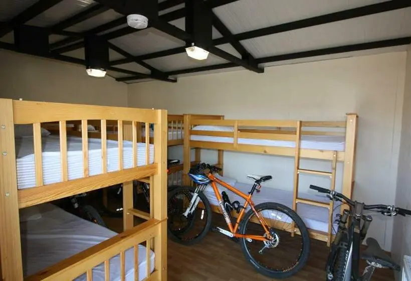 ルームシェアのワンベッド, The White Horse Inn Bunkhouse