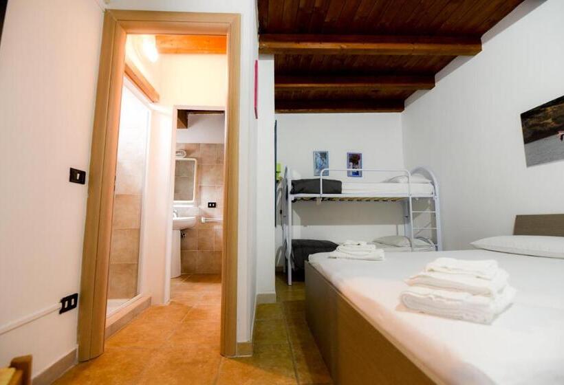 غرفة قياسية رباعية, B&b Macchia Mediterranea