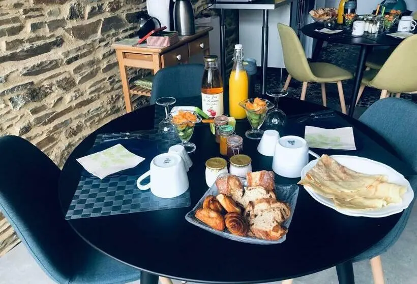 コンフォートトリプルルーム, Bed And Breakfast Au Champ Du Douits