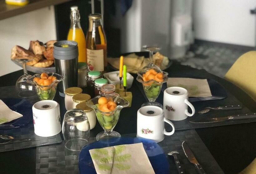 舒适三人间, Bed And Breakfast Au Champ Du Douits