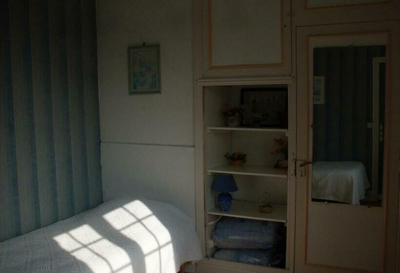 חדר משפחתי, Domaine Saint Hilaire