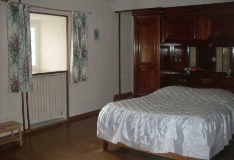 חדר משפחתי, Domaine Saint Hilaire