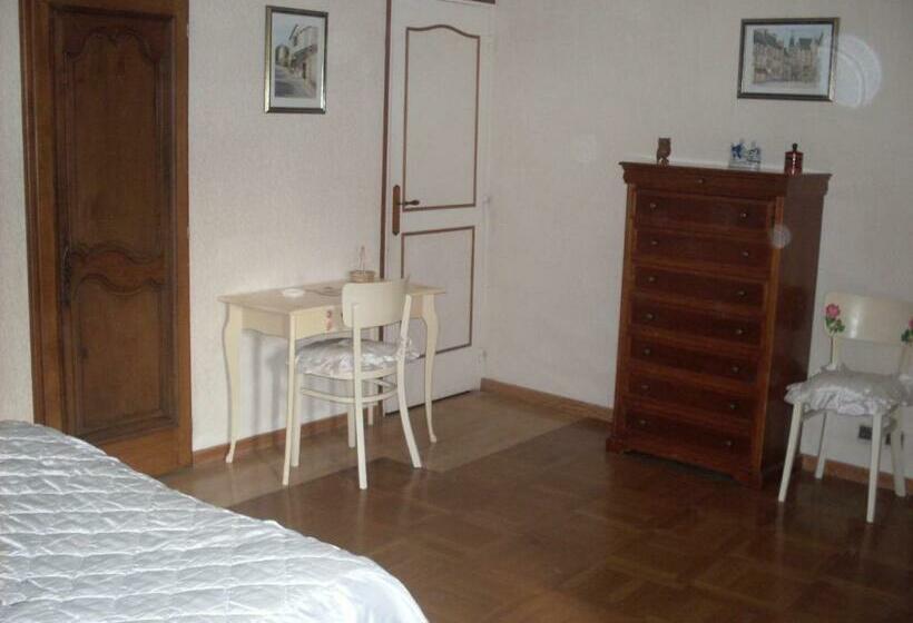 חדר משפחתי, Domaine Saint Hilaire