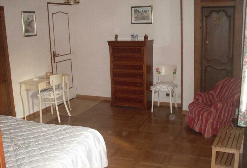 חדר משפחתי, Domaine Saint Hilaire