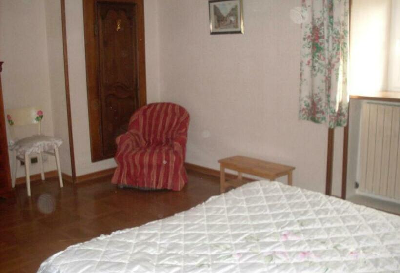 חדר משפחתי, Domaine Saint Hilaire