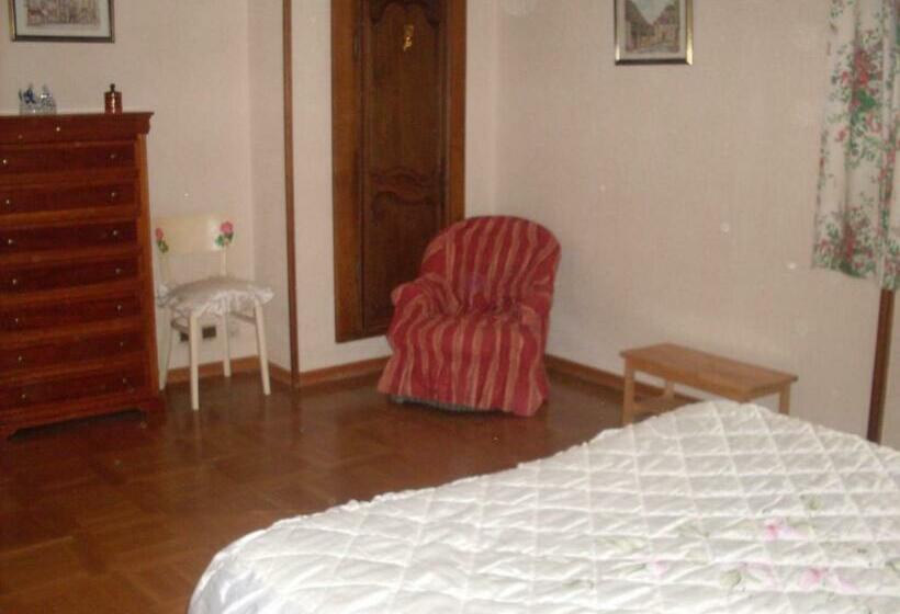 חדר משפחתי, Domaine Saint Hilaire