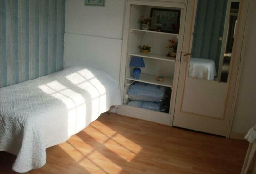 חדר משפחתי, Domaine Saint Hilaire