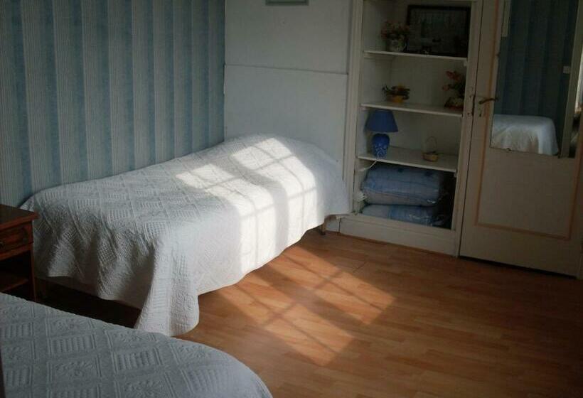 חדר משפחתי, Domaine Saint Hilaire