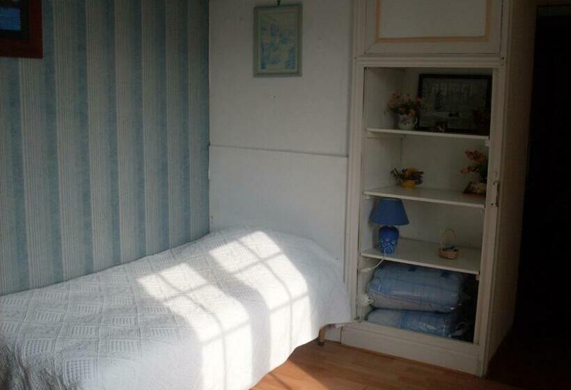 חדר משפחתי, Domaine Saint Hilaire