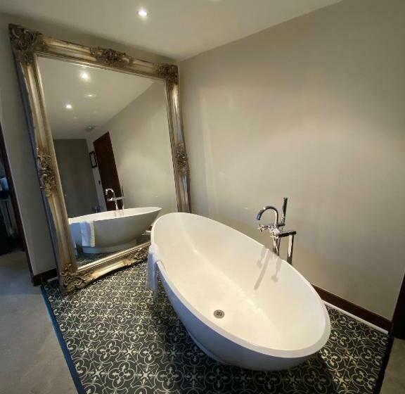 Люкс Повышенной Комфортности, Tomahawk Steakhouse Potto