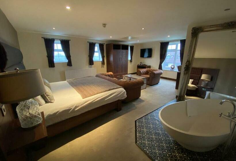 Люкс Повышенной Комфортности, Tomahawk Steakhouse Potto