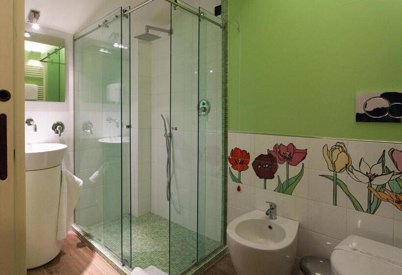 패밀리 룸 공용 욕실, La Rondanina