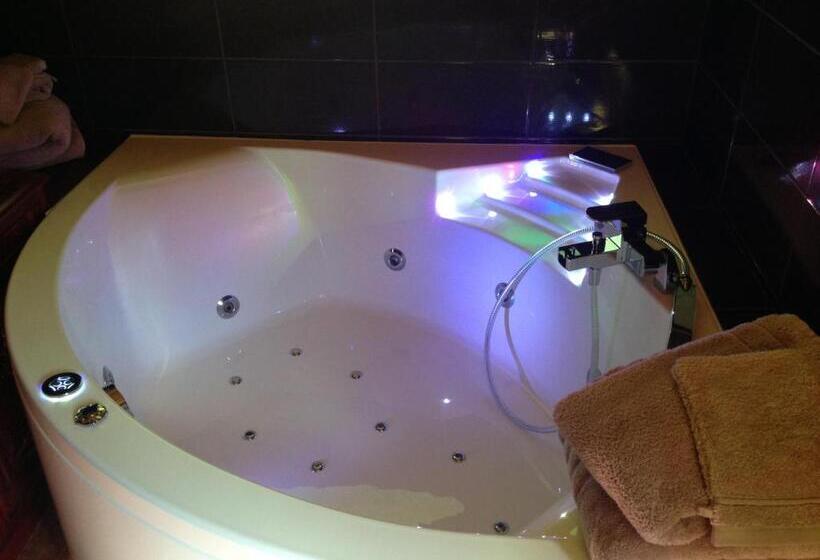 자쿠지 스위트, Logis La Source Bleue